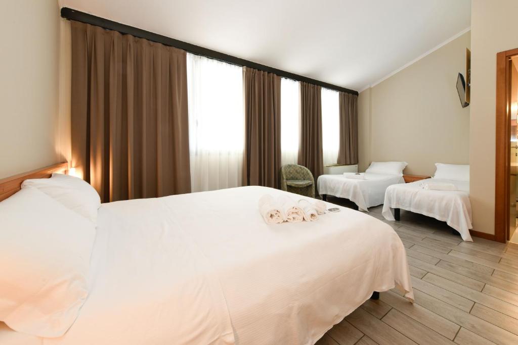 Postel nebo postele na pokoji v ubytování Hotel Garda