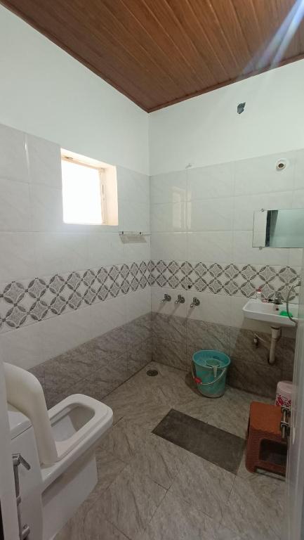 Koupelna v ubytování New Hambala Homestay