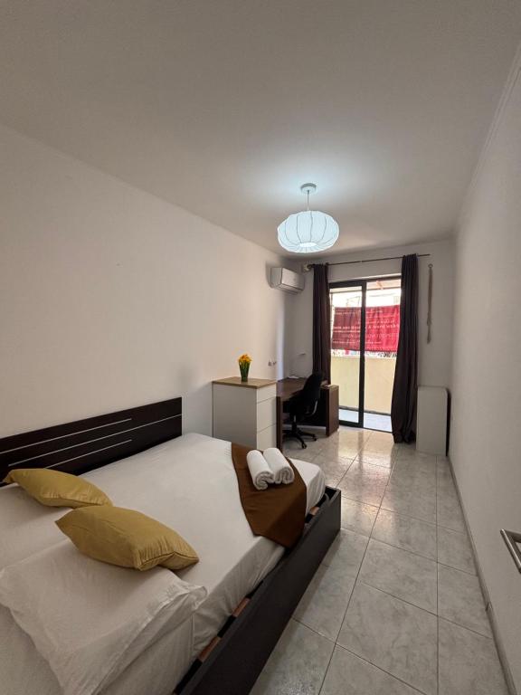 Postel nebo postele na pokoji v ubytování Private and Cozy Full Apartment