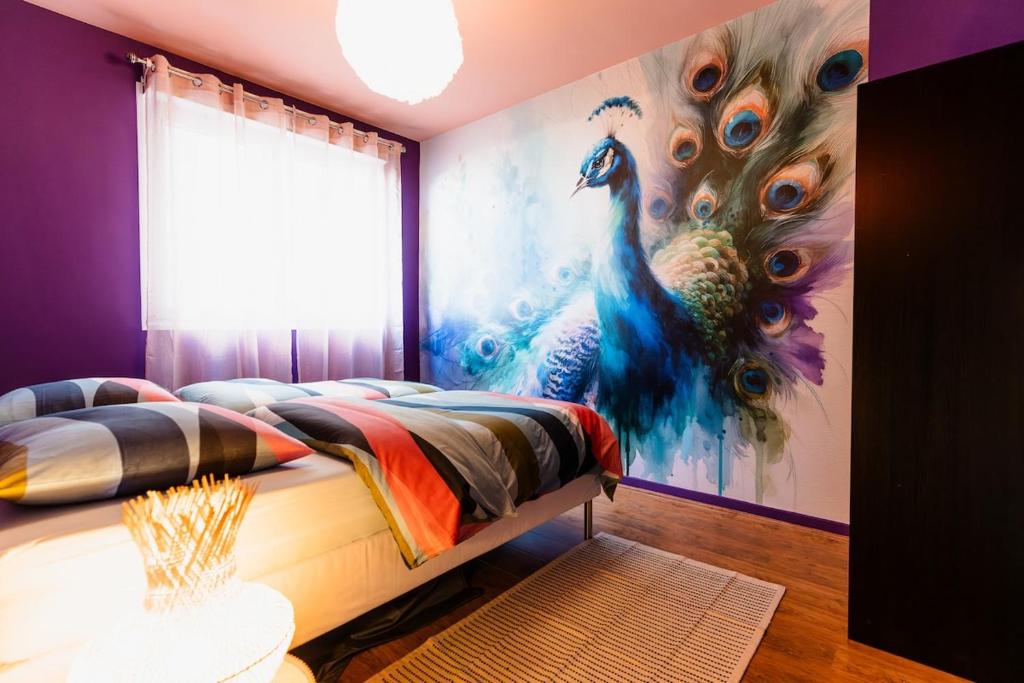 Postel nebo postele na pokoji v ubytování Luna - Cosy Appartement 50m2 - Place Parking Privé -Ascenseur - Position Centrale Gare - Pompidou - Nouvelle Ville - 2 à 4 Personnes