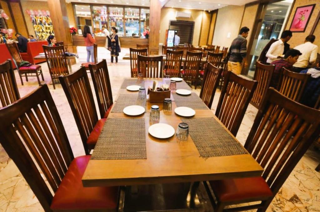 Restaurace v ubytování Hotel Sapp-Hire Inn Siwan Bihar