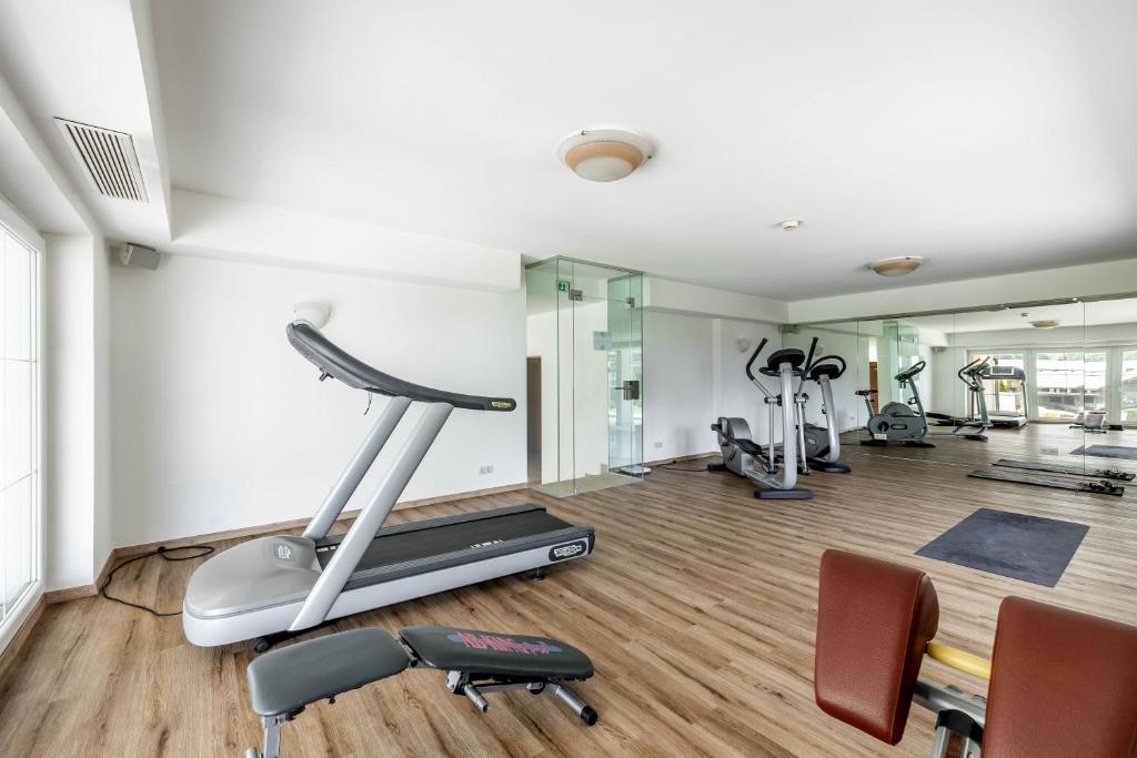 The fitness centre and/or fitness facilities at keyone rooms Finkenberg