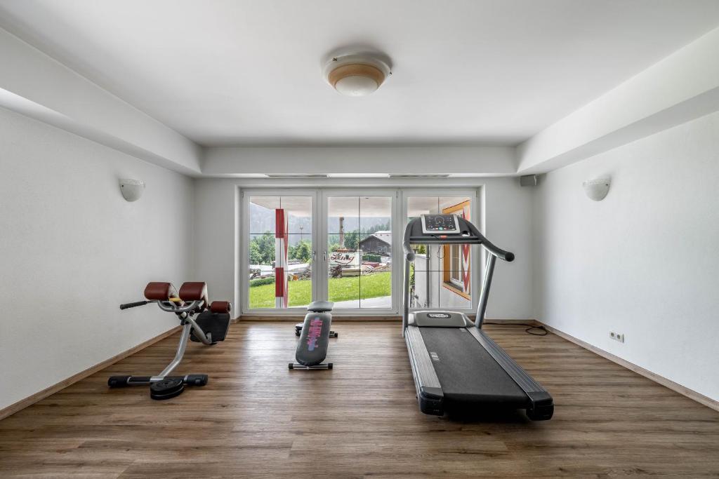 The fitness centre and/or fitness facilities at keyone rooms Finkenberg