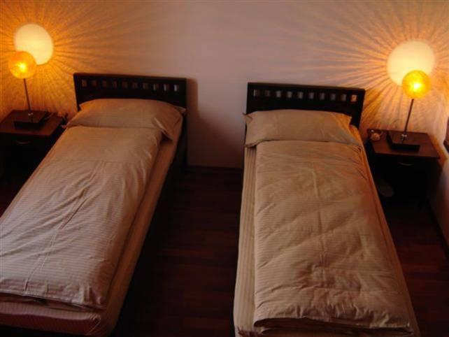 Postel nebo postele na pokoji v ubytování Amir Hotel