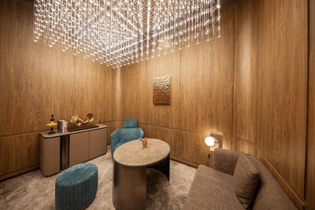Posezení v ubytování Crystal Hotel Shanghai Lujiazui Oriental Pearl Tower