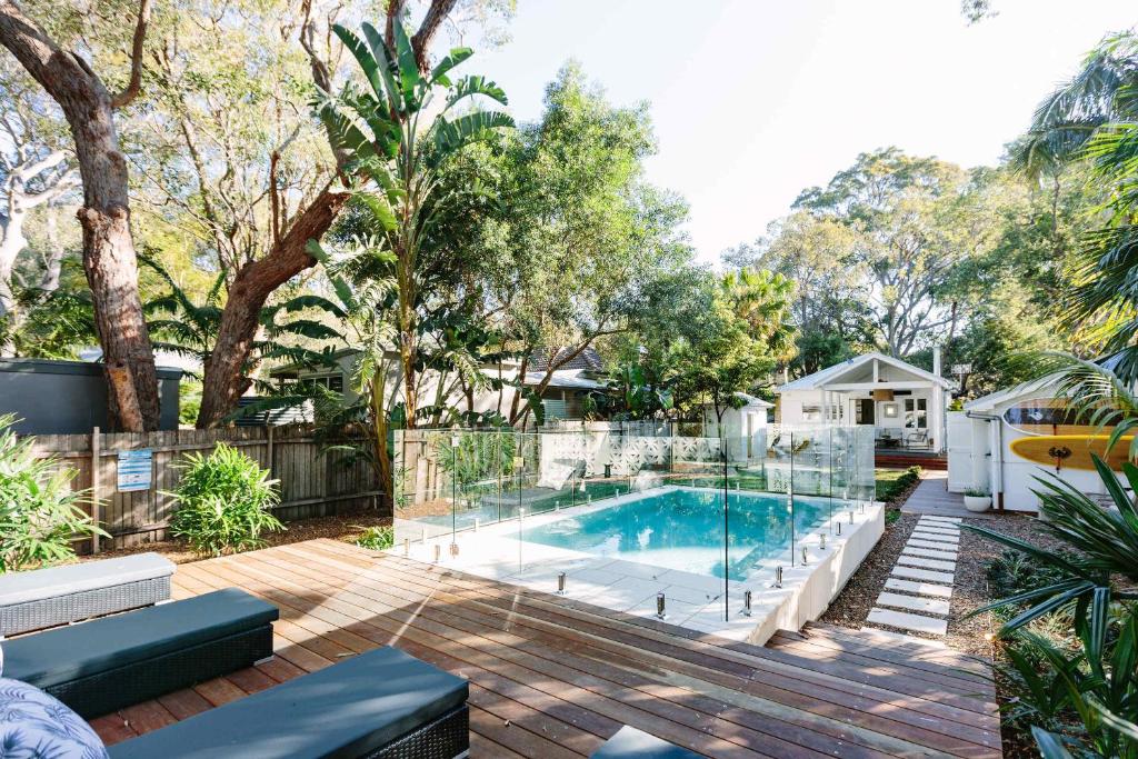 a swimming pool in the middle of a yard at The Cottage at Pearl Beach in Pearl Beach