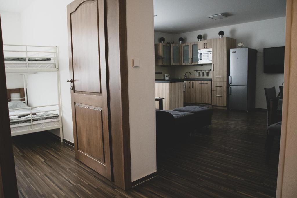 Kuchyň nebo kuchyňský kout v ubytování Apartmán Pasohlávky - rodinný komfort se dvěma ložnicemi a kuchyní