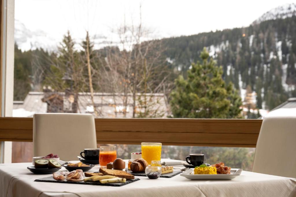 Nespecifikovaný výhled na hory nebo výhled na hory při pohledu z hotelu