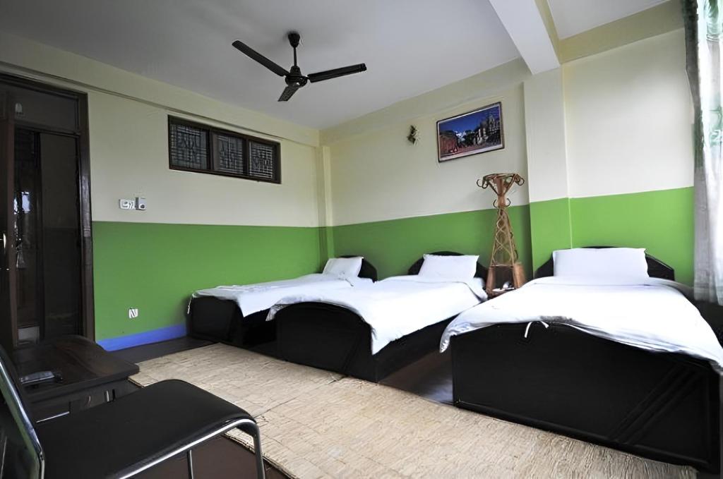 Postel nebo postele na pokoji v ubytování Metro Eco Hotel