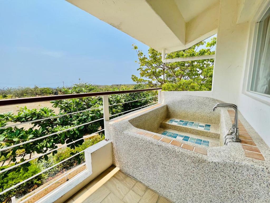 Kenting COMIC B&B&SPRING的阳台或露台