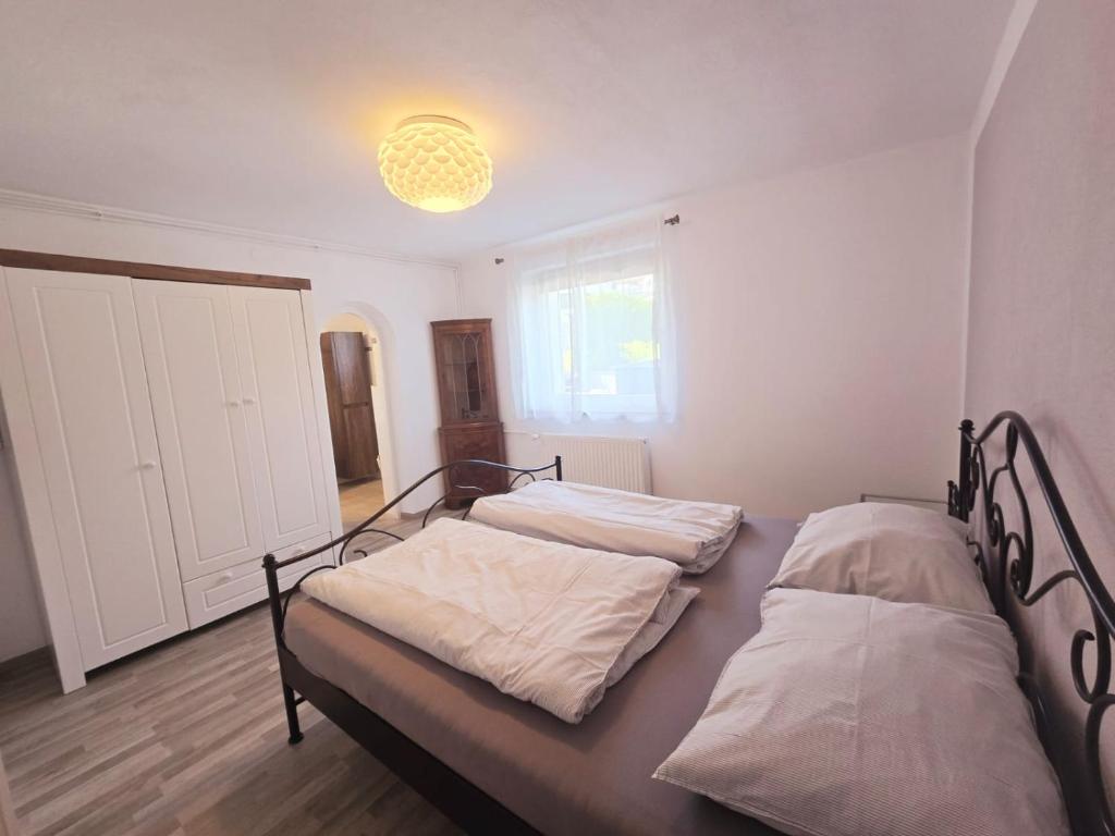 Postel nebo postele na pokoji v ubytování Apart Weinberg 1 - 6 Personen Ferienwohnung