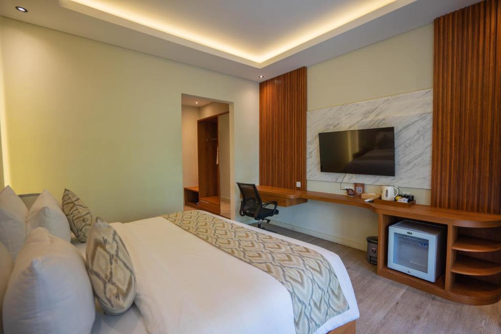 TV a/nebo společenská místnost v ubytování The Grand Villandra Resort Lovina
