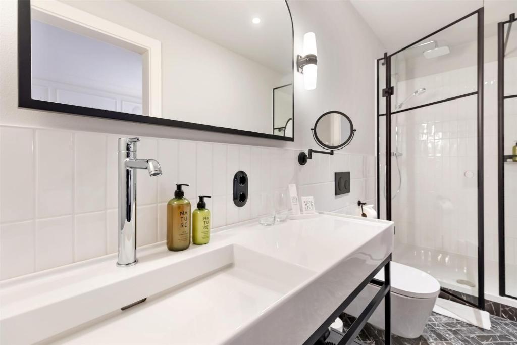 Hotel Astoria Vienna, Curio Collection by Hilton - Resim 21