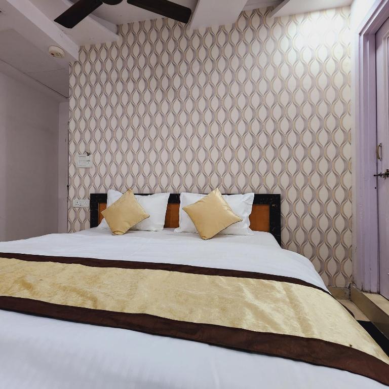 Postel nebo postele na pokoji v ubytování HOTEL ROYAL AFGHAN