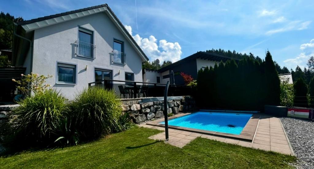 Bazén v ubytování Residenz Bergjuwel nebo v jeho okolí