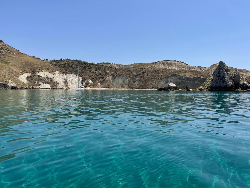 a view of the water in front of a beach at Daedalium in Marina di Palma