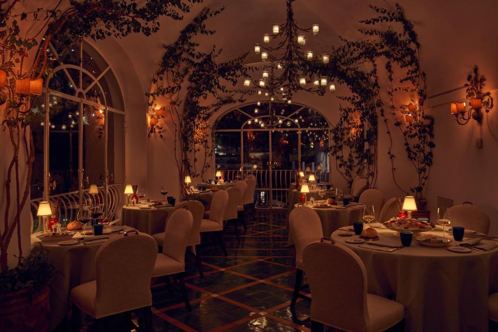 Restaurace v ubytování Le Sirenuse
