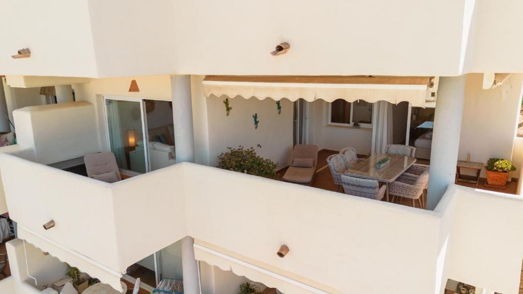 Balkón alebo terasa v ubytovaní Apartment with pool and private terrace with sea views in Elviria