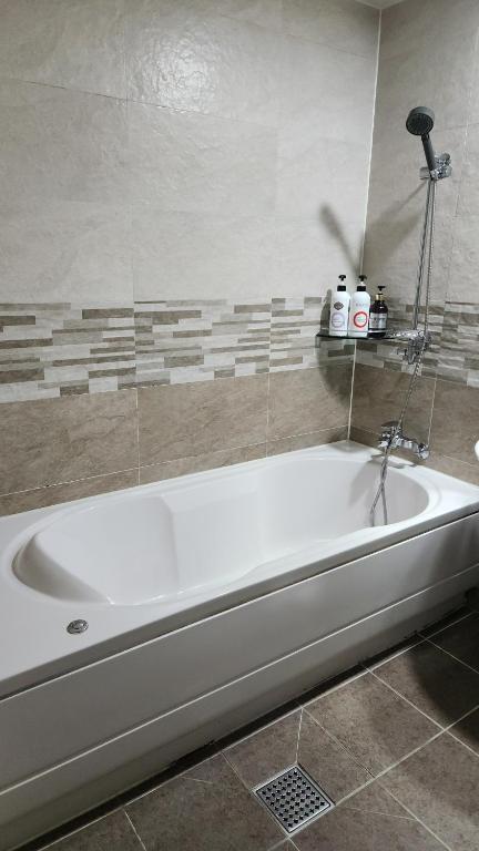 Koupelna v ubytování Galleria Hotel