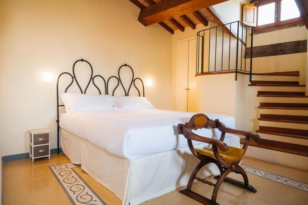 Postel nebo postele na pokoji v ubytování Rocca d'Orcia Suites and Villas