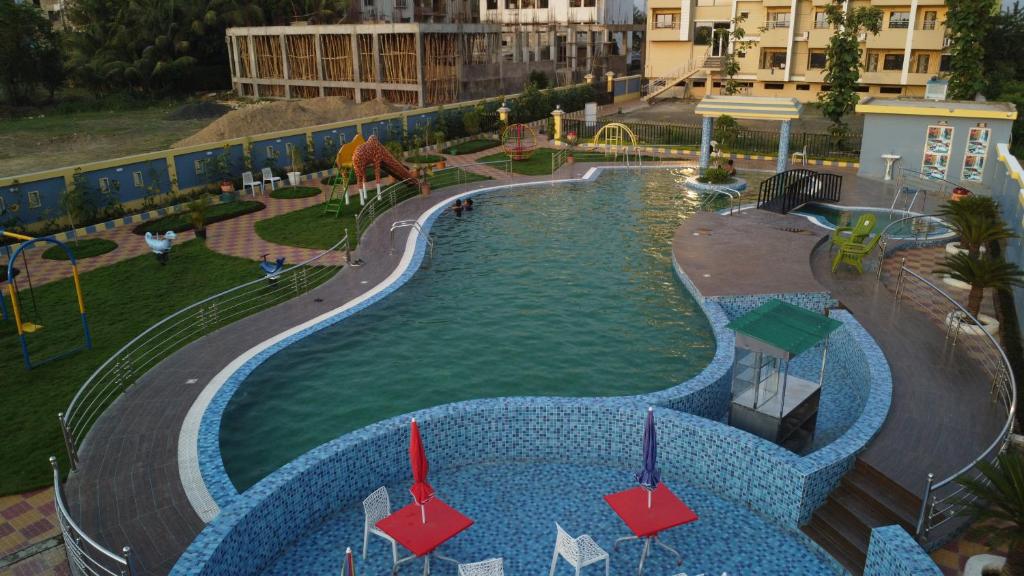 Bazén v ubytování Hotel Aarohi nebo v jeho okolí