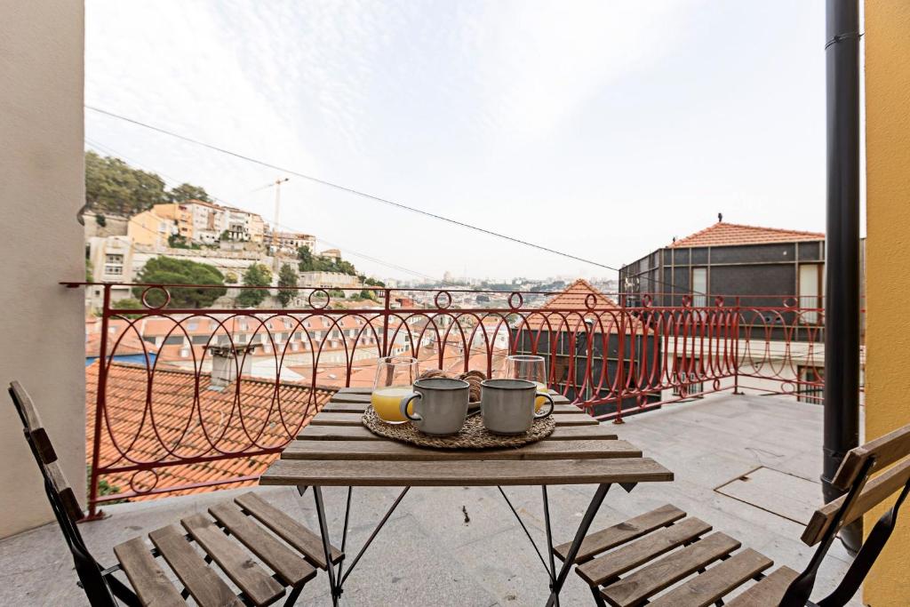 Superb Flat w Balcony and AC by LovelyStay