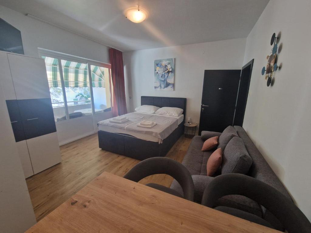 Guest House Malenica - Studio Apartment With Balcony