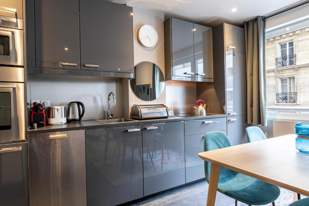 Kuchyňa alebo kuchynka v ubytovaní Les Appartements Cardinet