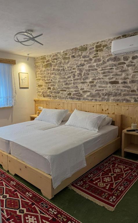 Postel nebo postele na pokoji v ubytování Te Ajdini Guesthouse