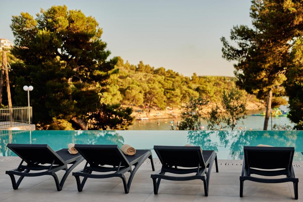 Bazén v ubytování Colentum Resort Murter nebo v jeho okolí