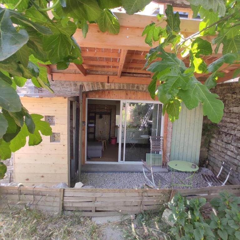 Photo de la galerie de l'établissement Studio tout équipé avec jardin, à Mane