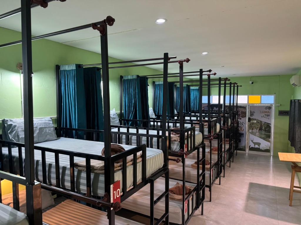 Khao Sok Jungle Hostel - 3