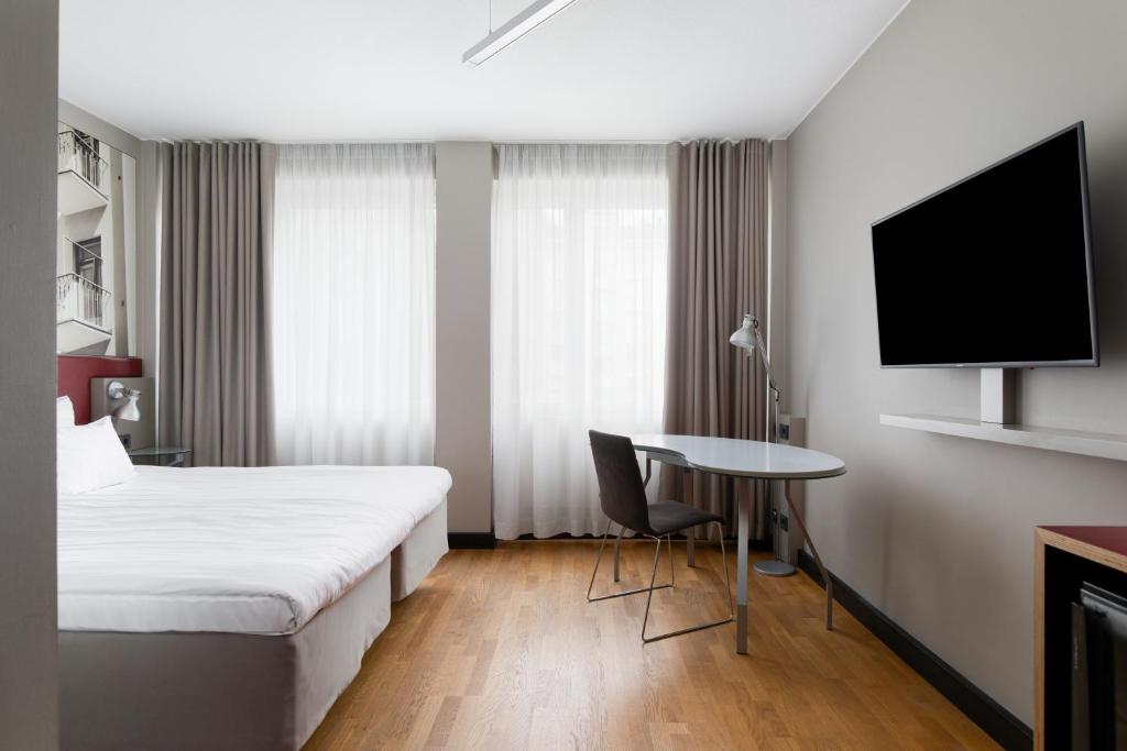 TV a/nebo společenská místnost v ubytování Original Sokos Hotel Albert