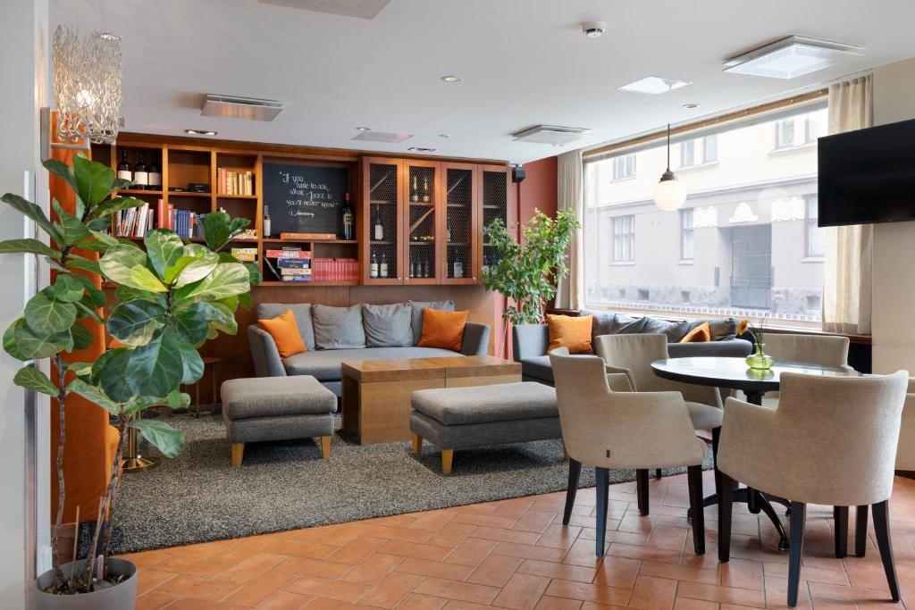 TV a/nebo společenská místnost v ubytování Original Sokos Hotel Albert