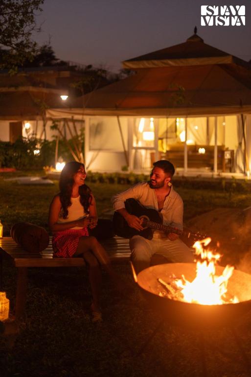 Hosté ubytování StayVista at Vaana - Glamping Tents, Jacuzzi, Pool
