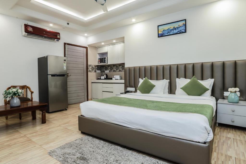 Kuchyň nebo kuchyňský kout v ubytování Red Rose Homestay - Rooms with Kitchenette