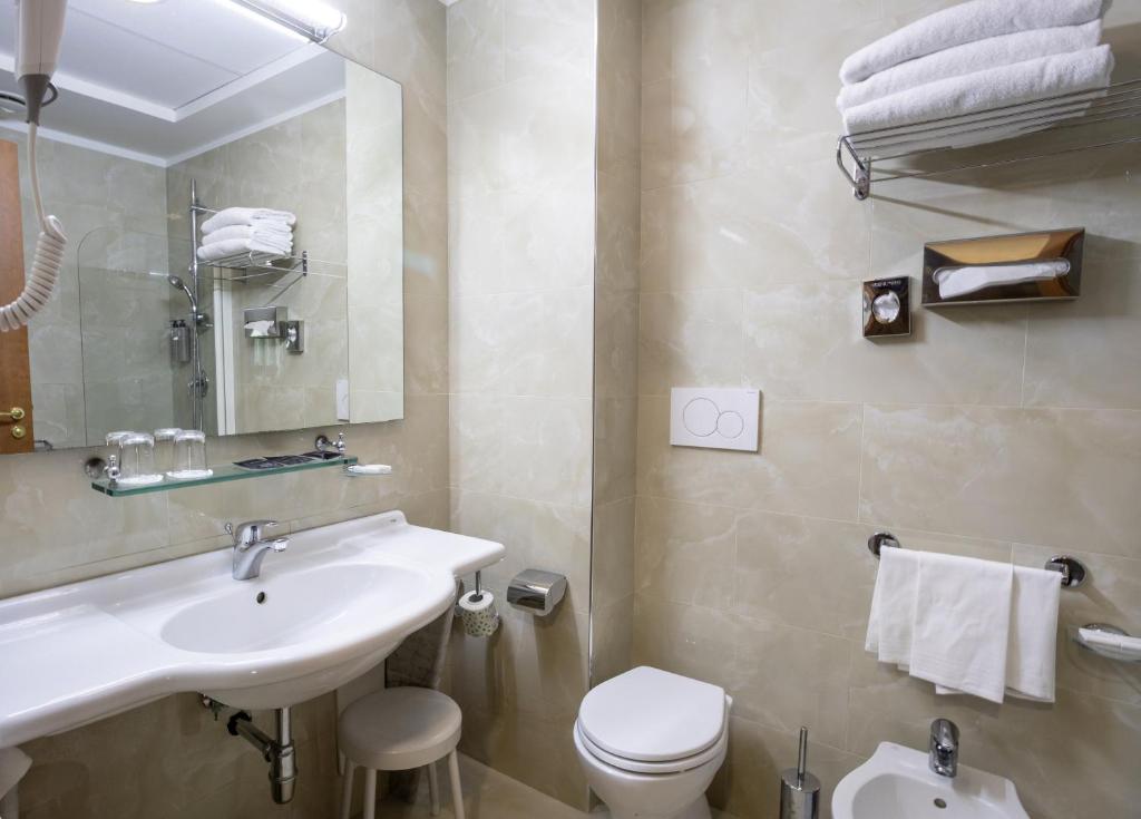 Koupelna v ubytování Grand Hotel Tiberio