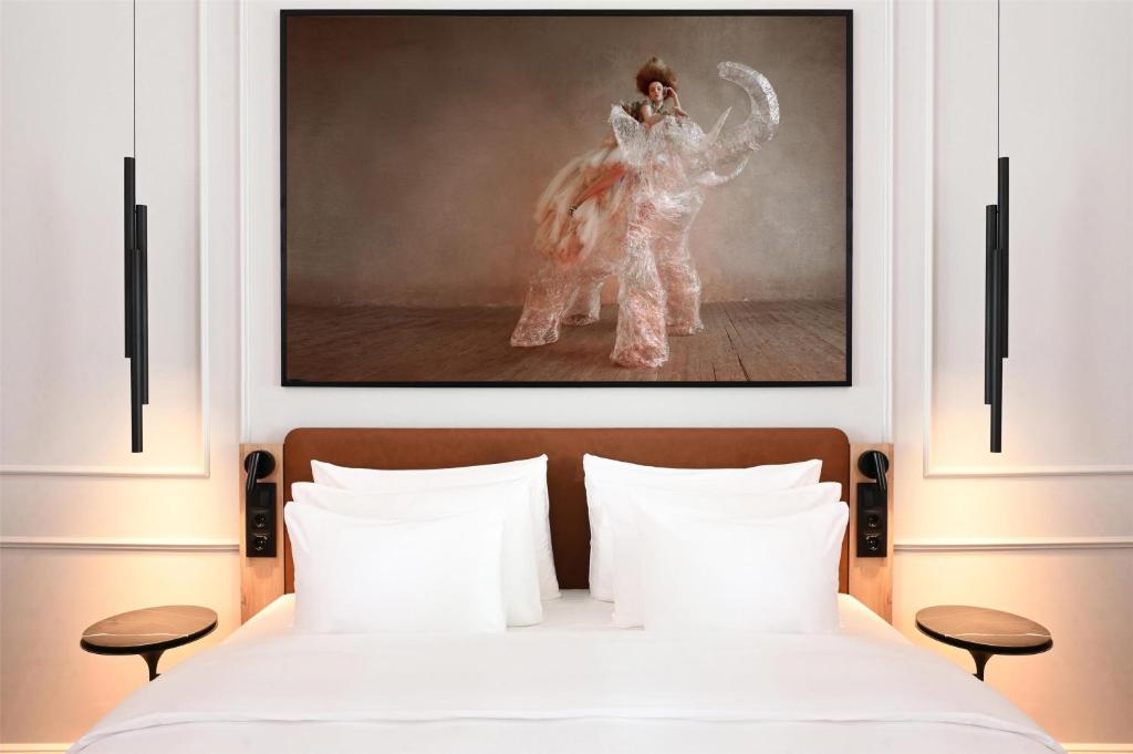 Postel nebo postele na pokoji v ubytování Radisson Collection Hotel, Basilica Budapest
