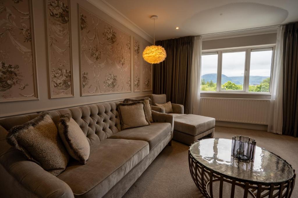 Ruang duduk di Killarney Oaks Hotel