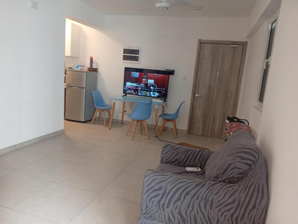 TV a/nebo společenská místnost v ubytování Shan Homestay