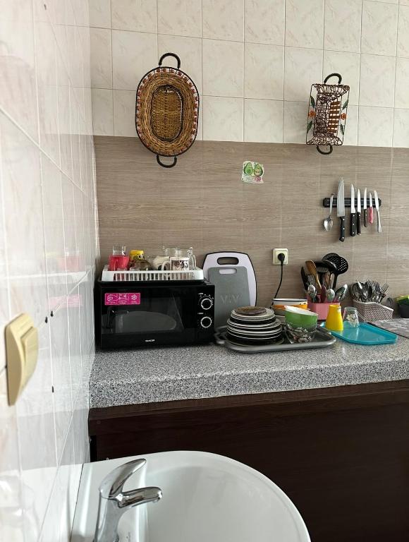Kuchyň nebo kuchyňský kout v ubytování Welcome 24 Mukachevo