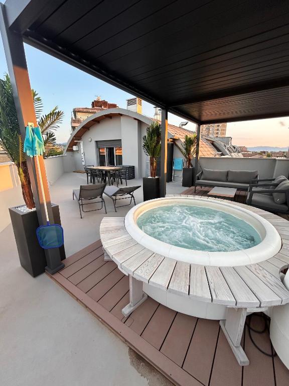 Suite Panoramic Attico con Jacuzzi Privata