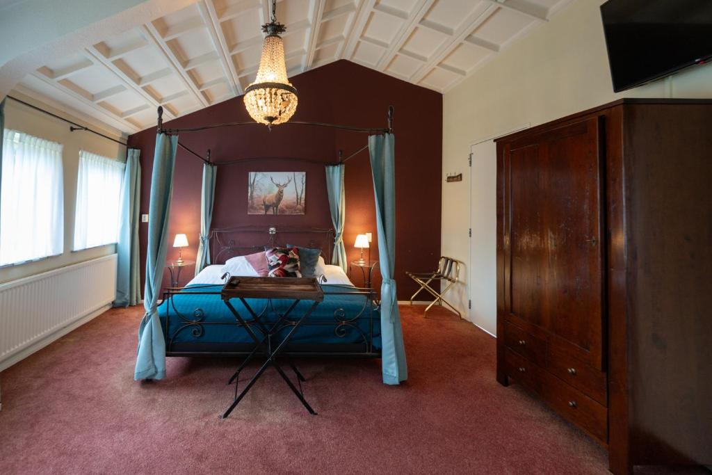 Postel nebo postele na pokoji v ubytování Veluwe Hotel Stakenberg