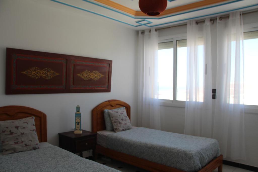 Una cama o camas en una habitación de Ifni Surf Hostal