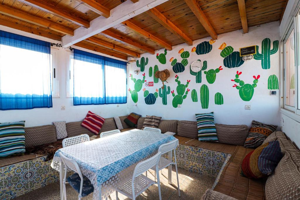 Un lugar para sentarse en Ifni Surf Hostal