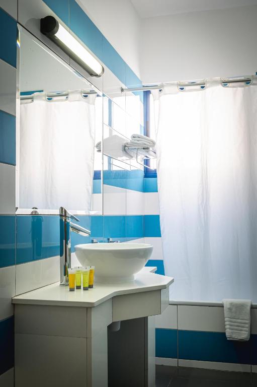 Kefalos Damon Hotel Apartments - 