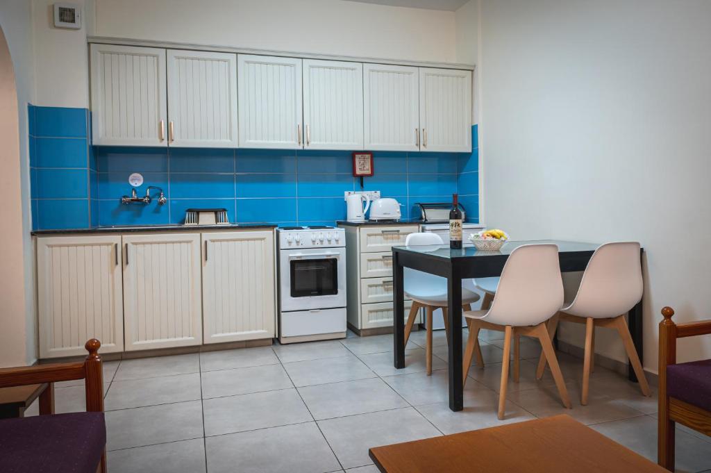 Kefalos Damon Hotel Apartments - 