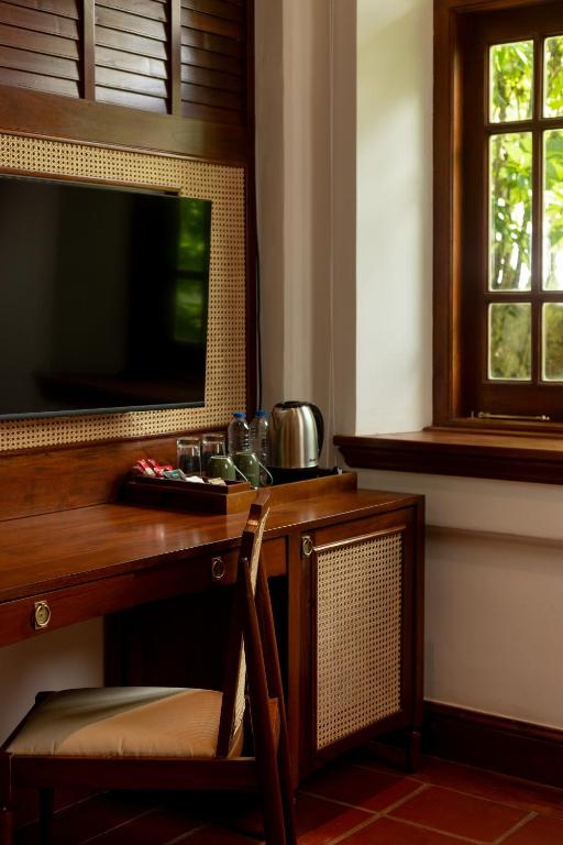 TV a/nebo společenská místnost v ubytování Hotel Suisse