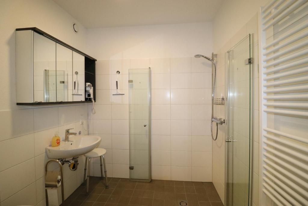 Ванная комната в Barrierefreie Ferienwohnungen in der Nähe der Golf- und Freizeitanlage