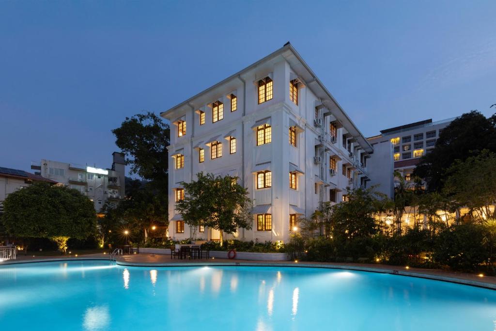 Bazén v ubytování Hotel Suisse nebo v jeho okolí